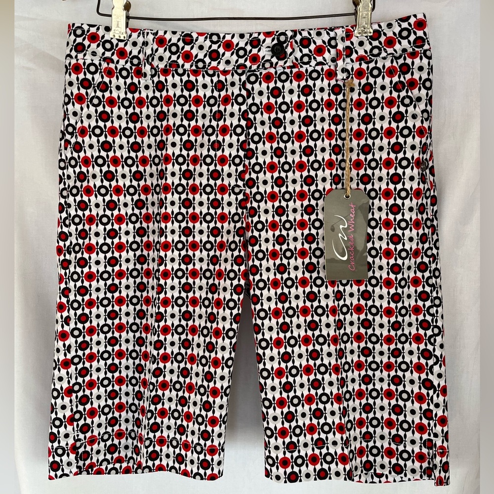 Cracked wheat Brittany print size 4 woman’s golf shorts brand new with tags